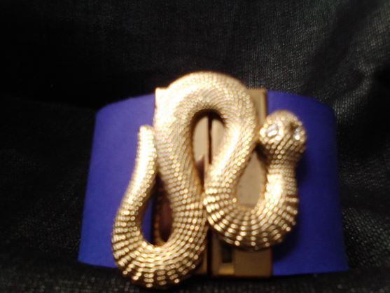 Bracelete em couro legitimo