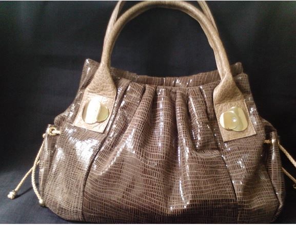 Bolsa em tecido camurça